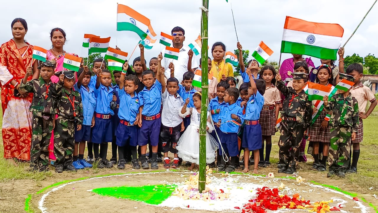 राष्ट्रीय पर्व पर देशभक्ति समारोह - भीमखंदा शिशु विद्यालय राजनगर