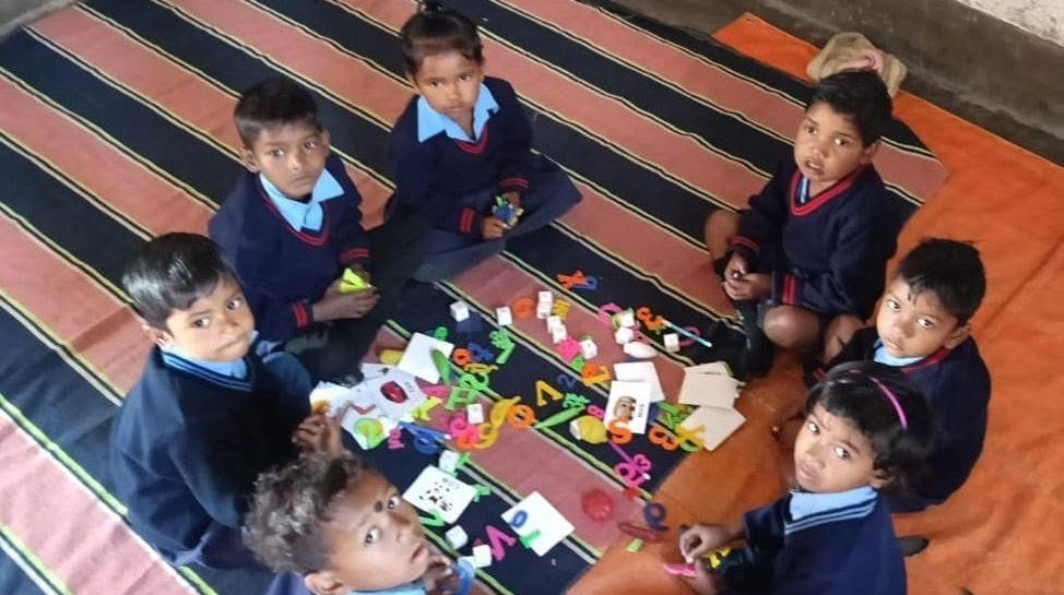 खेल-खेल में वर्णमाला व गिनती का अभ्यास - Nursery School in Rajnagar